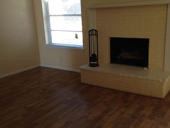 4th image of 6720 Barnhart St NE