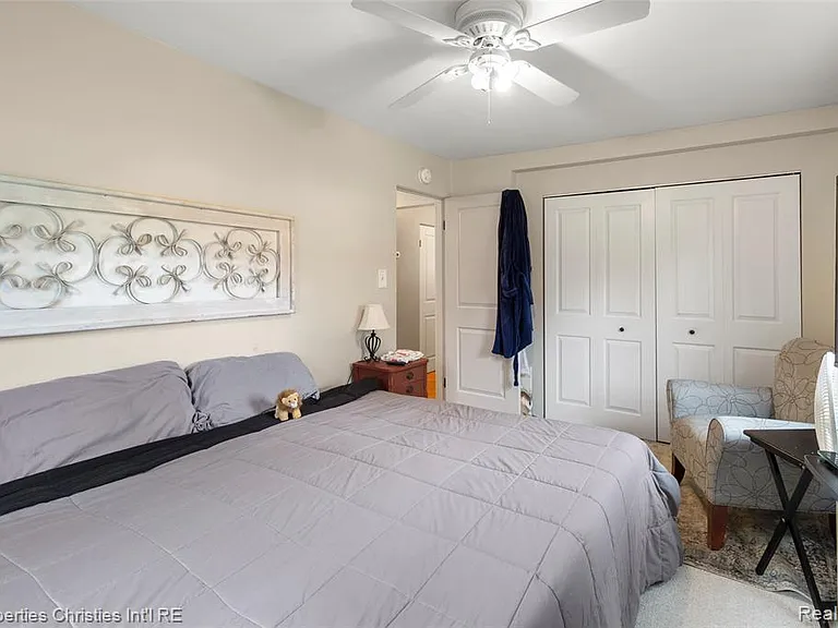 16219 Elizabeth St — Photo 15
