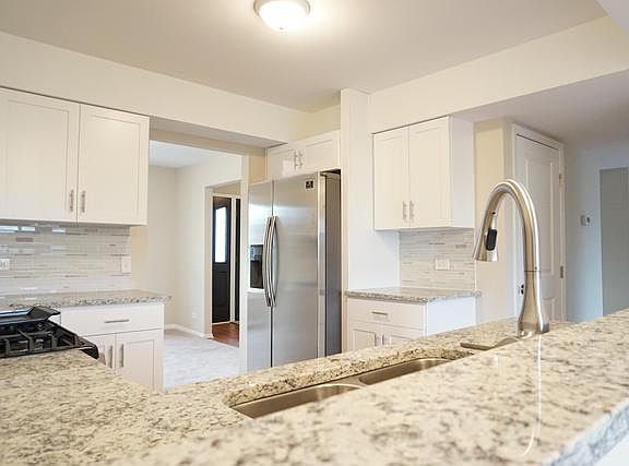 3rd image of 750 Beechwood Dr