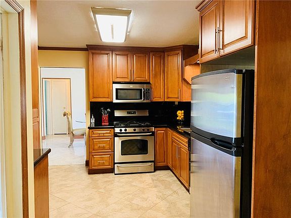 4th image of 2581 NW 84th Way