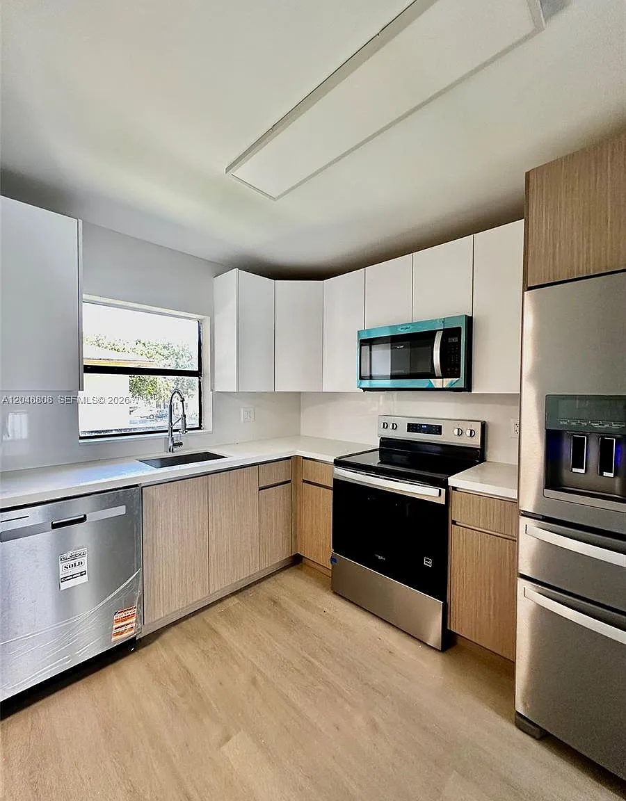 Lago Grande Two Condo — Photo 1