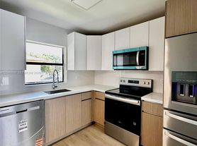2540 W 67th Pl