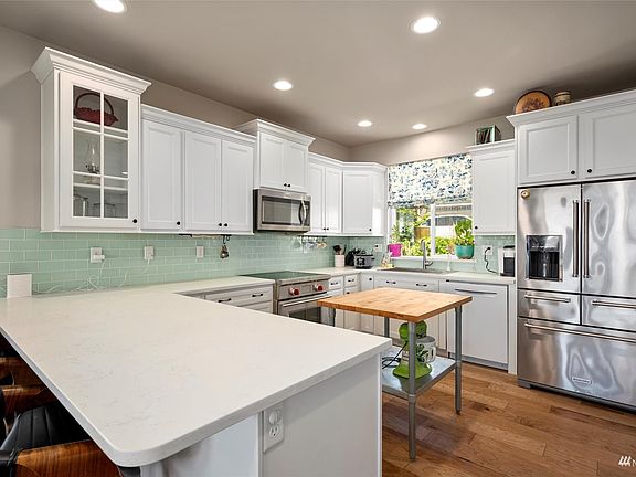 5th image of 816 Blackstone Ct