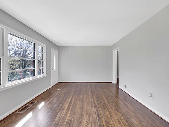 4th image of 928 Martinwood Ln
