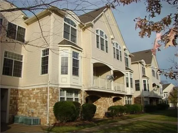 117 Turlington Ct, Livingston, NJ 07039