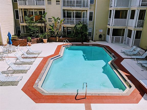 2nd image of 1000 W Horatio St APT 210