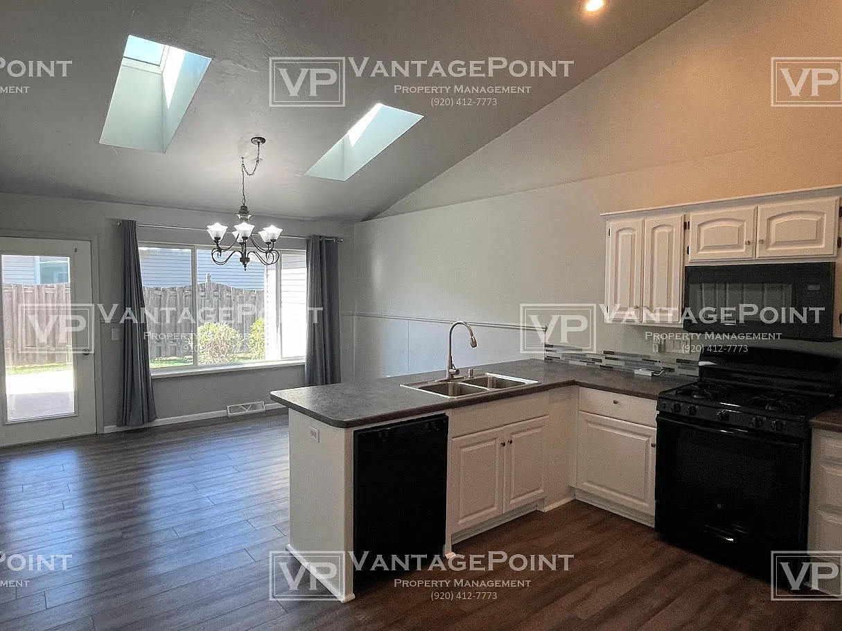 1800 Hardwoods Court/400 Scotchwood Rd — Photo 2