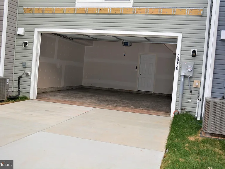 6050 Krantz Dr — Photo 21