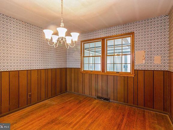 4th image of 303 Wilson Ave