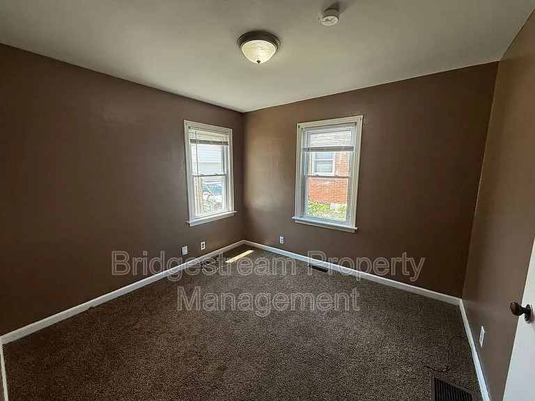 4040 Elliot Ave — Photo 3