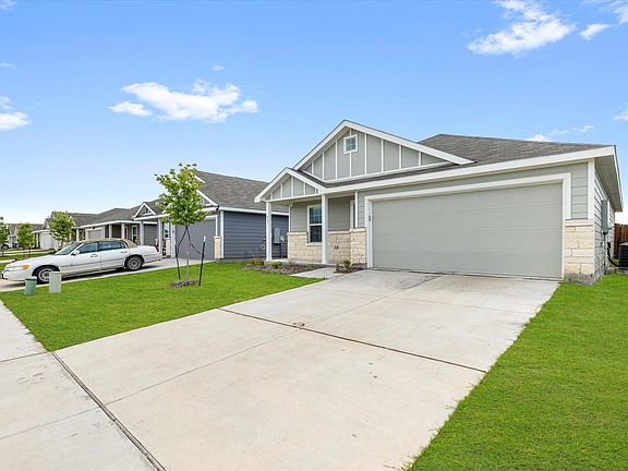 2nd image of 423 Moray Dr
