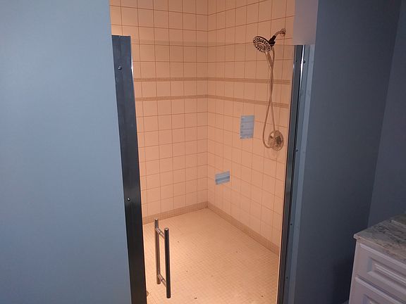 5th image of 5046 E 41st St