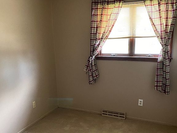 4th image of 622 E 16th St