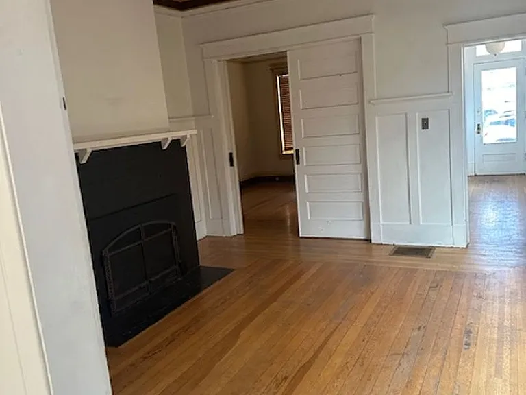 313-319 E Broadway St — Photo 12