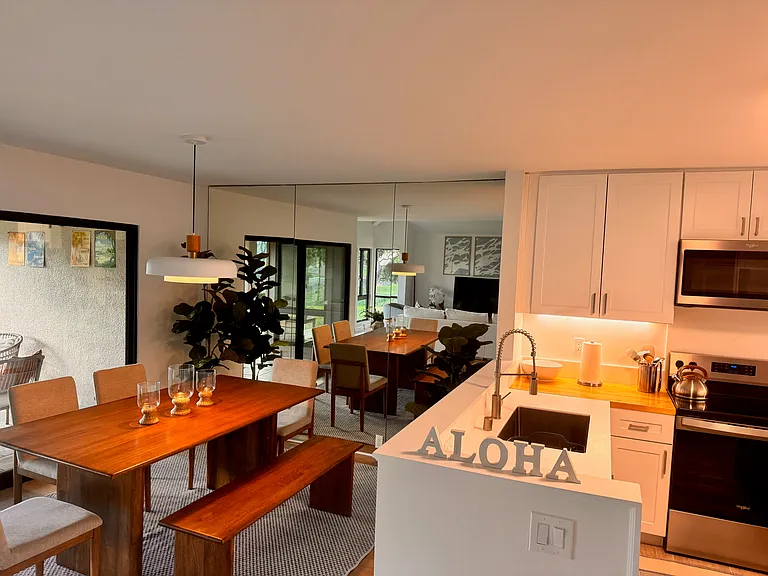 Dining room opens onto a lanai with additional seating