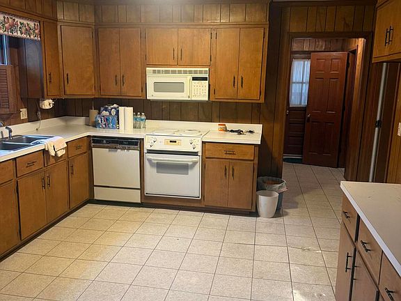 5th image of 744 Henderson St