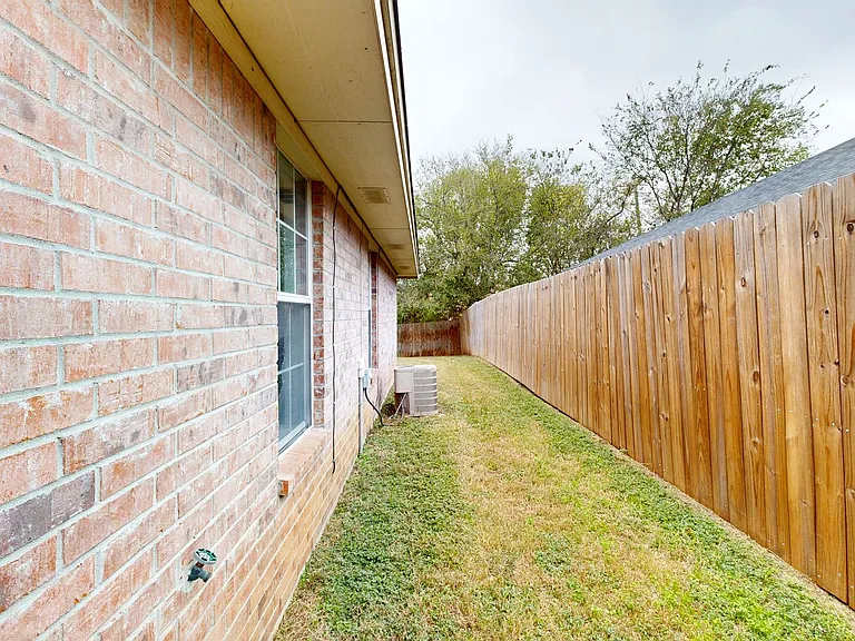 1406 Van Zanten Ct #B — Photo 4