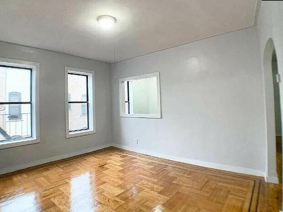 3rd image of 8 Fordham Hill Oval APT 2H