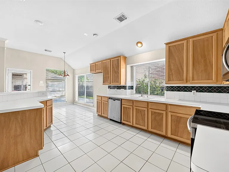 5814 Eldridge Glen Dr — Photo 11
