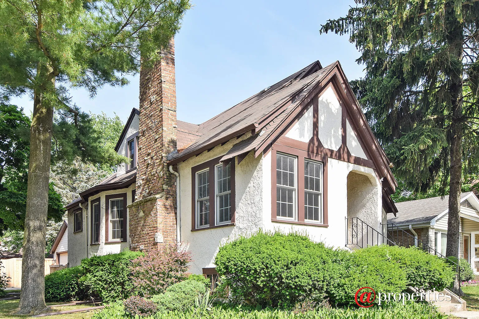 670 S Fairfield Ave photo 1