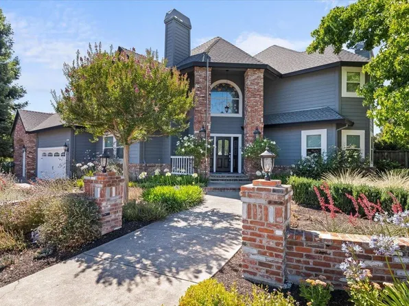 433 Tee Court, Healdsburg, CA 95448