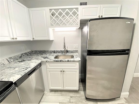 3rd image of 150 41st Ave N #409