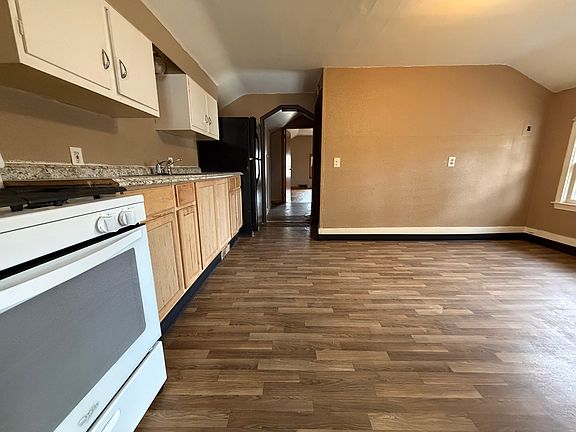 4th image of 909 Mackinaw St #2