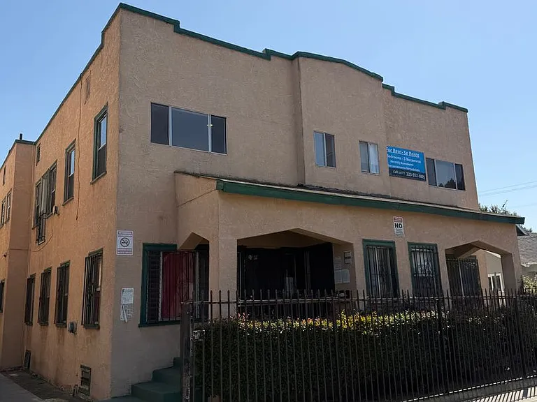 1044 W 42nd Pl — Photo 32