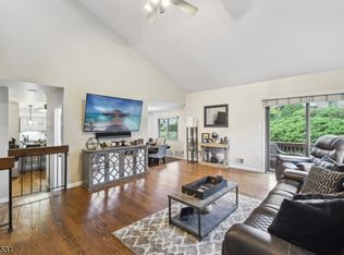 250 Ridgedale Ave APT J6, Florham Park, NJ 07932