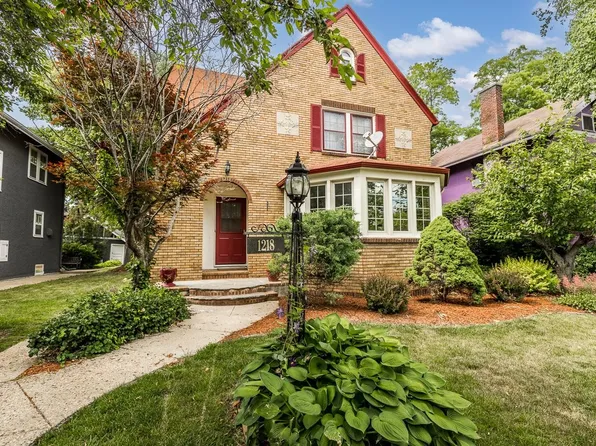 1218 Harlem Blvd, Rockford, IL 61103