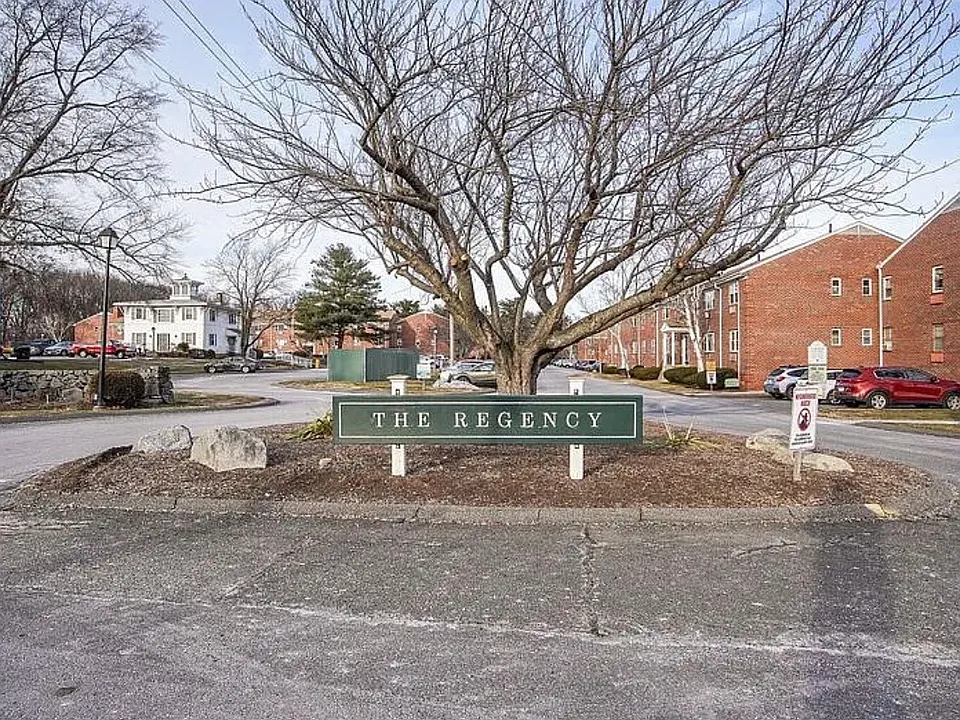 261 Regency Park Dr