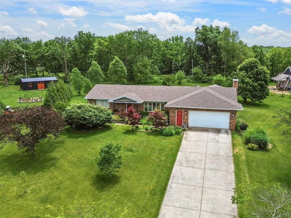 150 Curtis Dr, Valparaiso, IN 46383