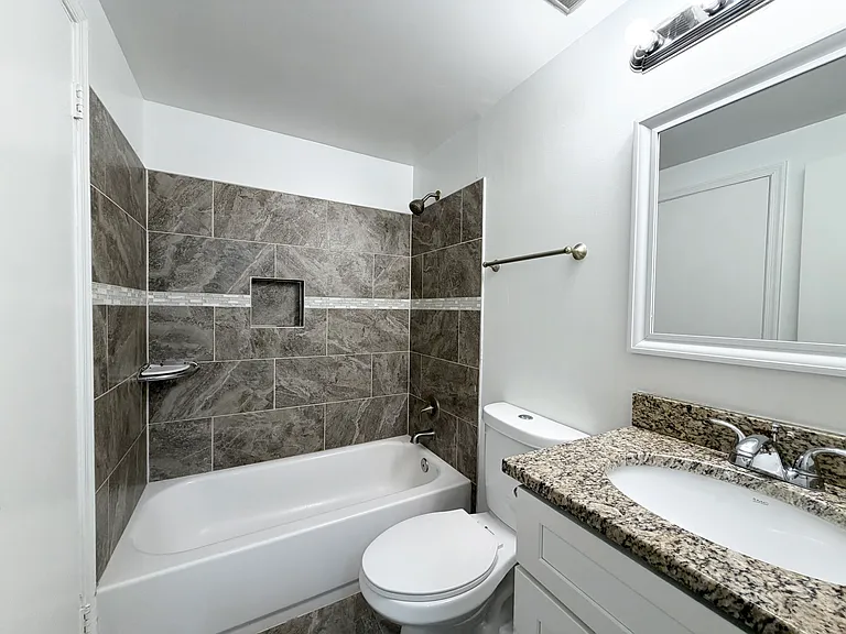 20503 Strath Haven Dr — Photo 16