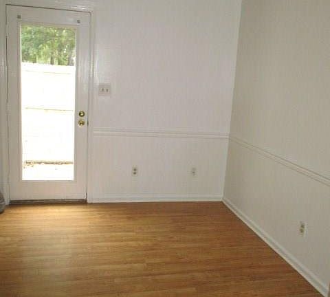 4th image of 217 Choisy Cres