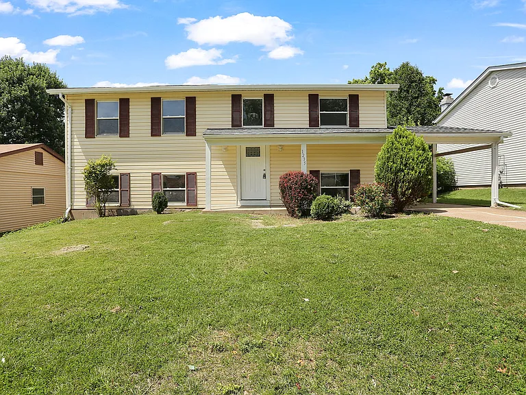 1235 Kings Trail Ln — Photo 1