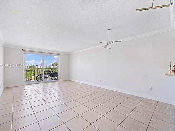 4th image of 6950 Miami Gardens Dr #2-506