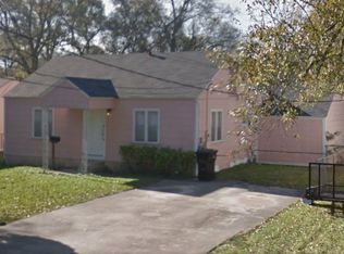 520 S 12th St, Nederland, TX 77627