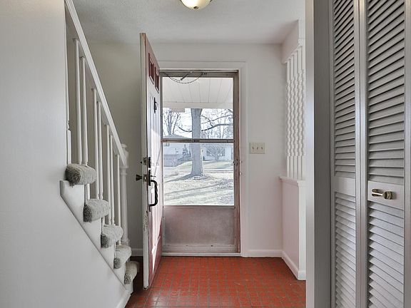 4th image of 380 Charleston Ave