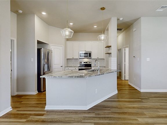 5th image of 2030 Kathryn Dr