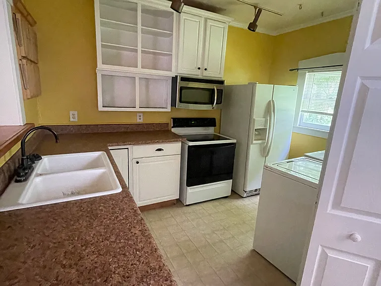 120 E Stephens St — Photo 6