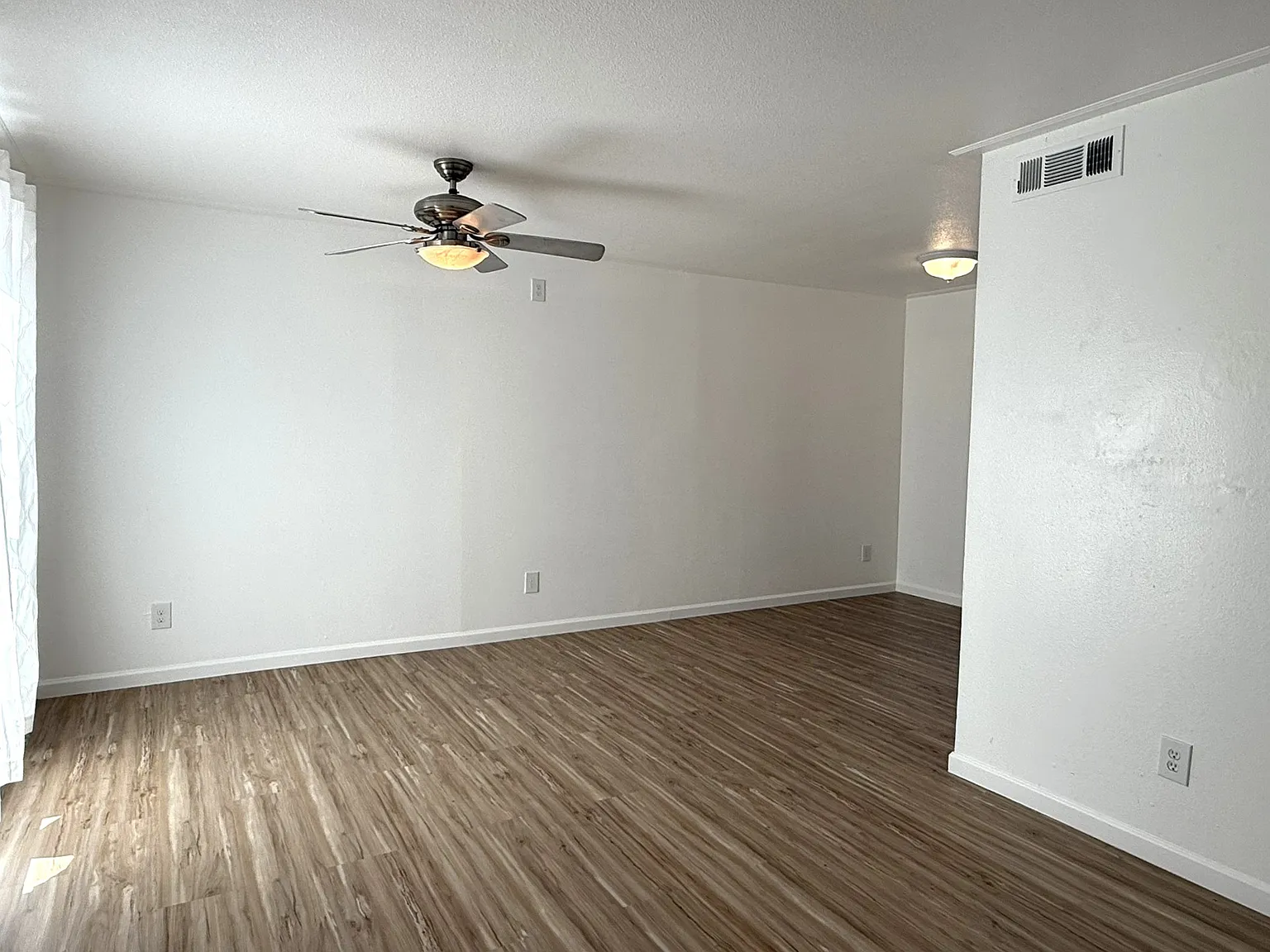 2 bed, 1037 sqft, $1,700 — Photo 4