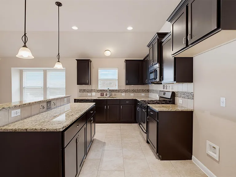 6033 Roma St — Photo 3