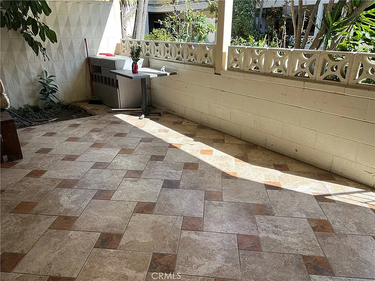 471 W Duarte Rd #110 — Photo 2
