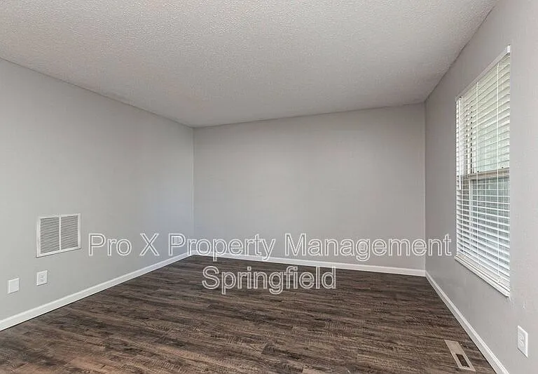 1147 E Elm St #9 — Photo 9
