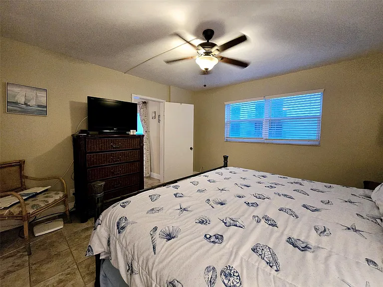 1161 Hillsboro Mile #506 — Photo 17