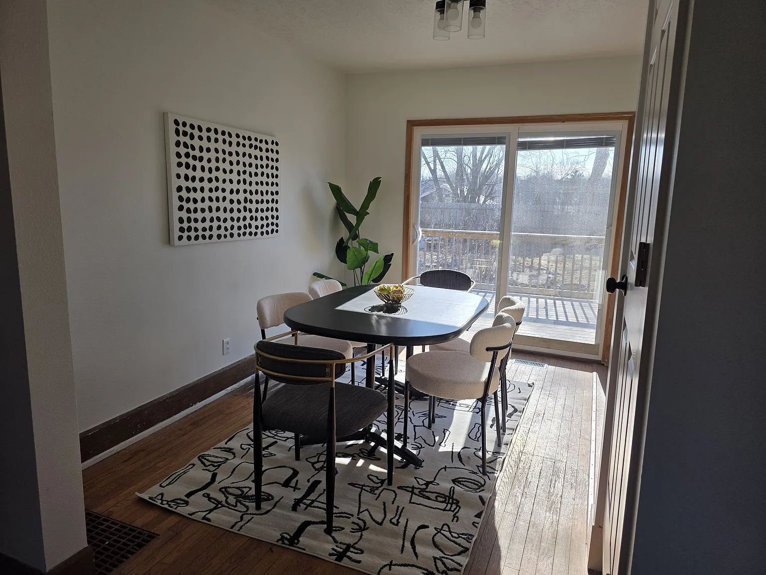 3 bed, 2114 sqft, $2,400 — Photo 4