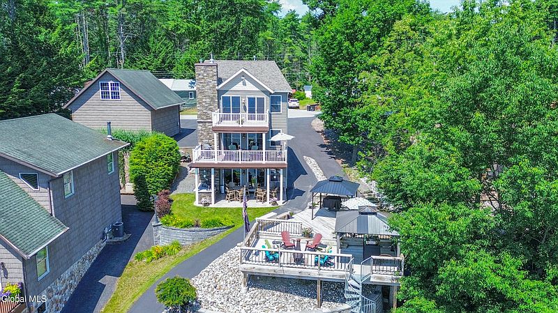 2nd image of 105 Lakeside Avenue