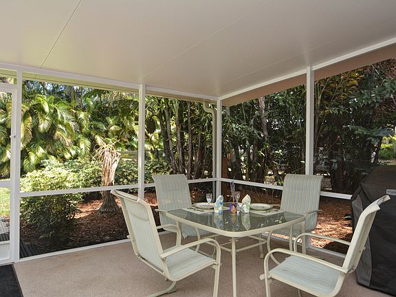 Covered screened patio