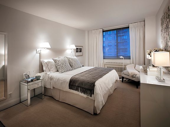 5th image of 200 E 82nd St APT 25D