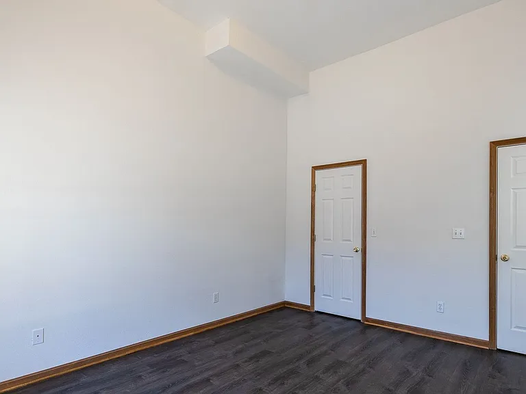 Pinnacle Heights Apartments — Photo 39